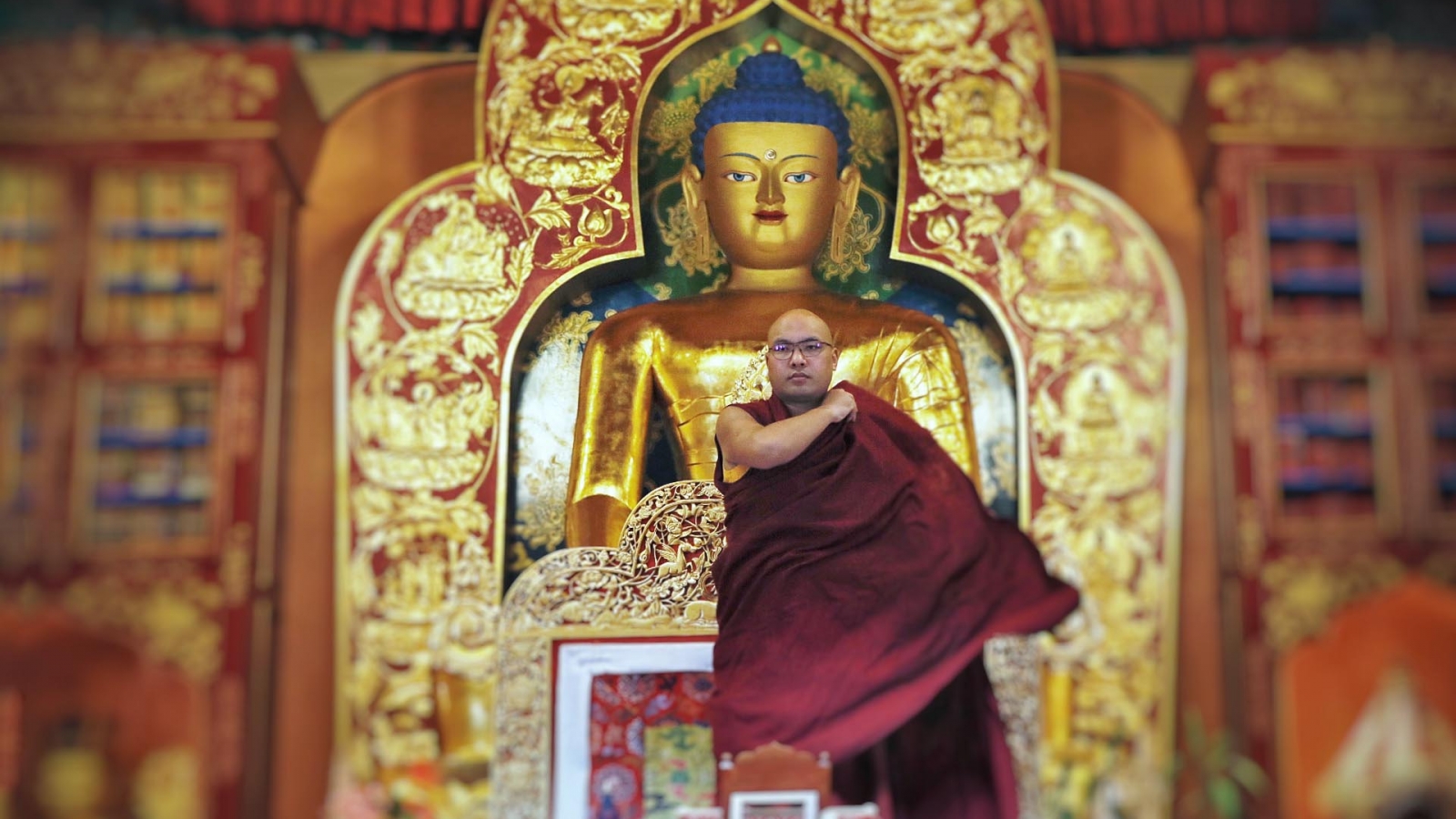 Karmapa in front of Buddha statue